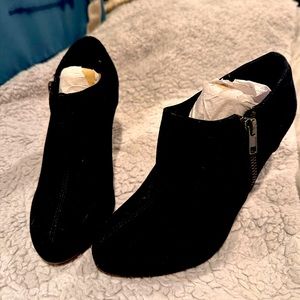 Forever 21 Ankle booties Women’s size 6